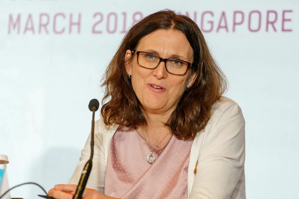 EUs handelskomissær Cecilia Malmström sier Norge kan bli unntatt fra en eventuell beskyttelsestoll på stål og aluminium fra EU. Foto: Nicholas Yeo/AFP Photo/NTB Scanpix