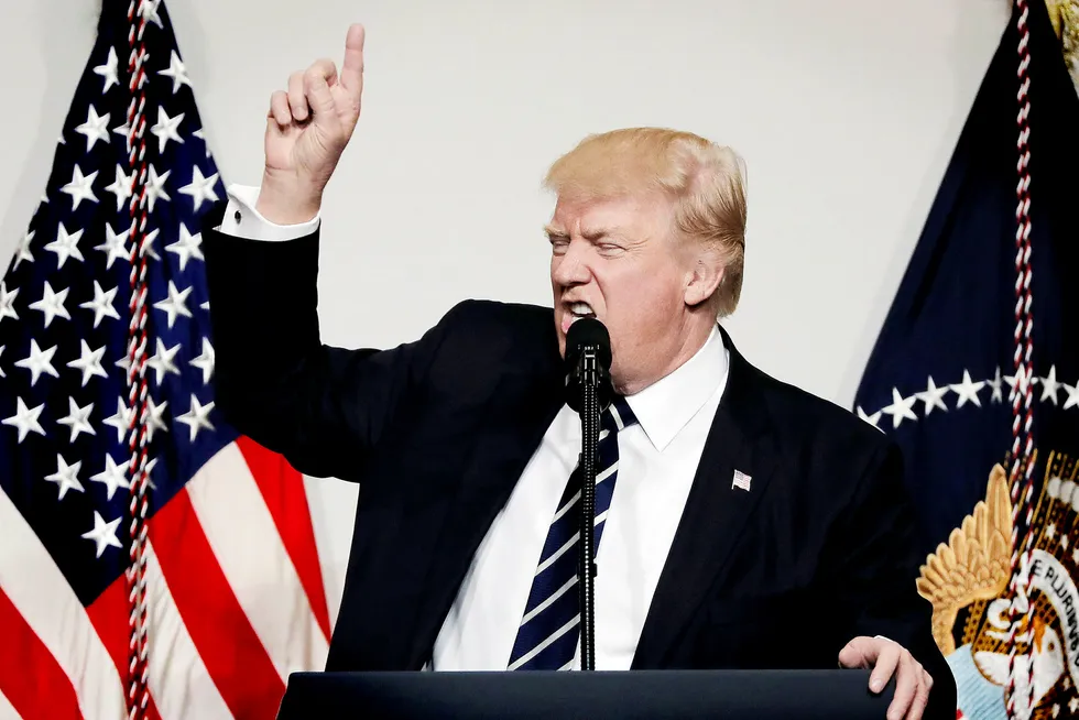 USAs president Donald Trump sier han kan komme til å droppe å ha pressebrifer fra Det hvite hus. Foto: CARLOS BARRIA/Reuters/NTB scanpix