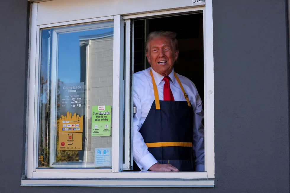 Donald Trump byttet ut dressjakken med forkle da han søndag tok på seg en svært midlertidig rolle som McDonalds-ansatt på et valgkamp-stunt. I hvilken delstat?