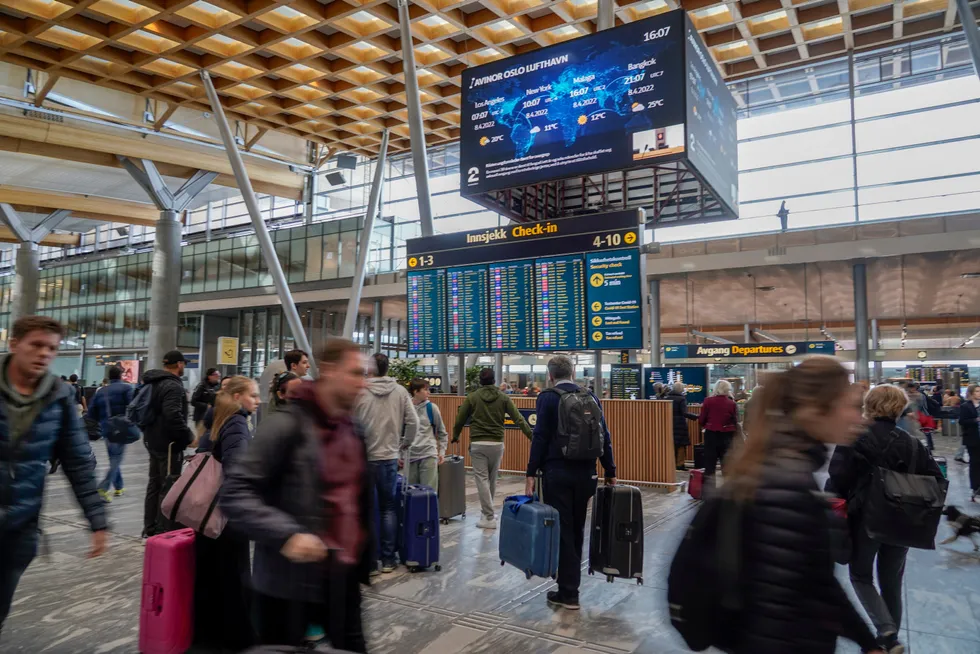 Påskeutfarten fredag 8. april vil bli den travleste dagen på Oslo lufthavn siden pandemien startet. Det er ventet at rundt 87 000 reisende passerer gjennom flyplassen den dagen.