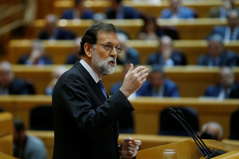 Spanias statsminister Mariano Rajoy holder en tale fredag 27. oktober. Foto: Paul White