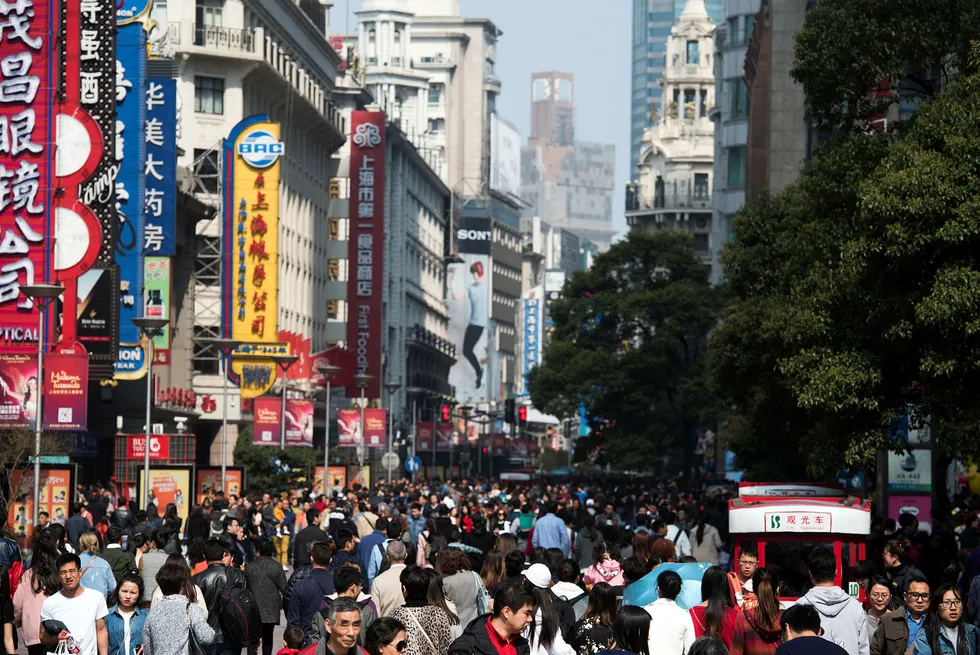 Kinesisk shoppinglyst bidro til sterk vekst i landets økonomi i første kvartal. Kinesisk detaljhandel økte med 10,9 prosent i perioden. Foto: Per Ståle Bugjerde