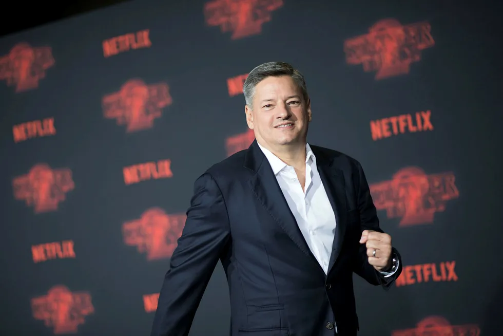 Innholdssjef Ted Sarandos i Netflix lover sitt norske publikum en stor norsk Netflix-produksjon. Foto: AFP/Valerie Macon