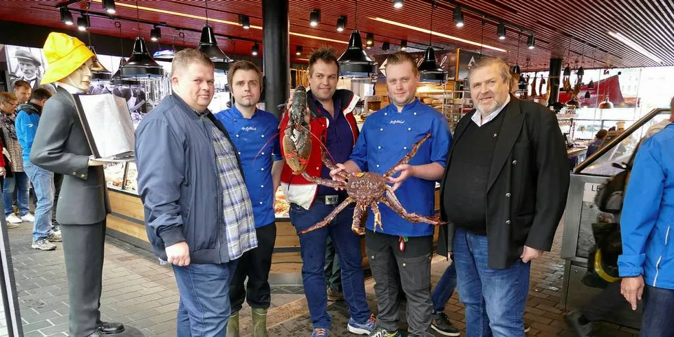 FAMILIEN: Fra venstre Kenneth, Stian, Svenn-Are, Dan Even og Ragnar Fjellskål som driver sjømatkonsernet i Bergen.Foto: OLE ERIK KLOKEIDE