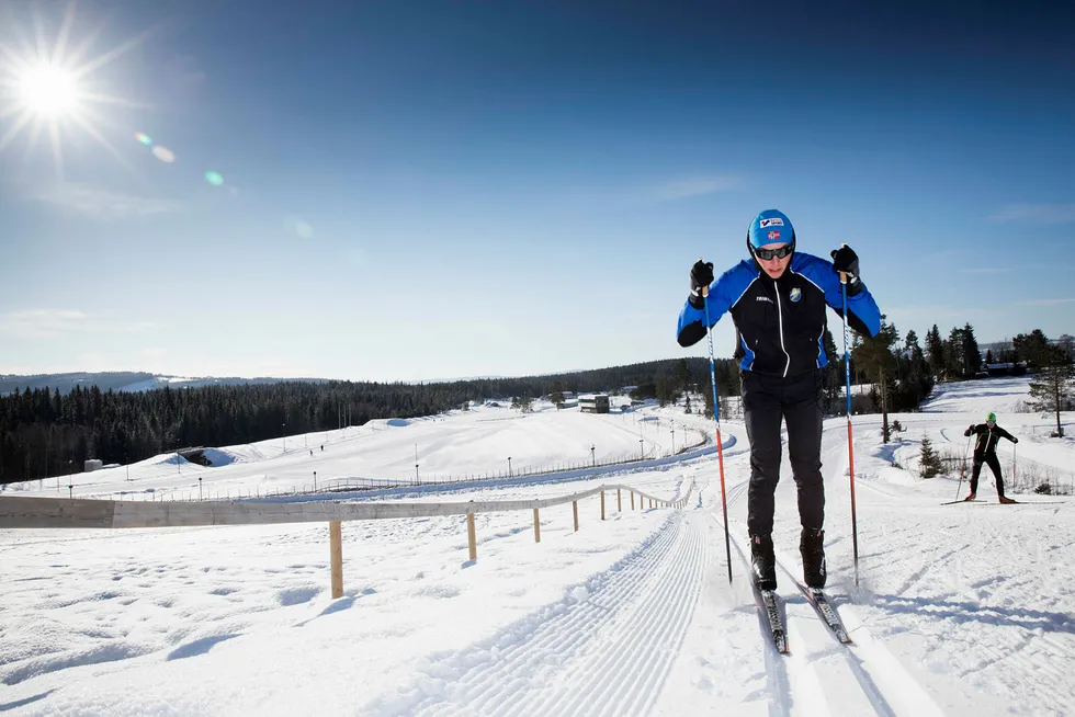 Magnus Vesterheim har nylig avsluttet en praksisperiode i Nord-Norge, der polare lavtrykk sto i kø. Forholdene på studiestedet på Lillehammer er derimot optimale. I helgen går han Birkebeinerrennet her. Foto: Gunnar Lier