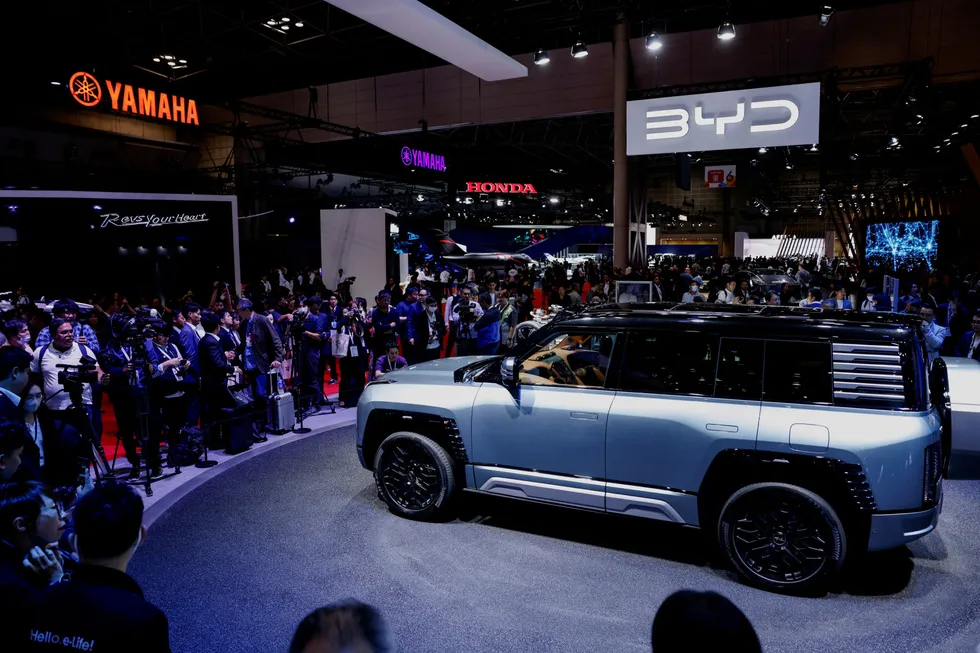 Den kinesiske elbil- og hybridprodusenten BYD vokser raskt. I forrige uke inntok selskapet det japanske markedet med flere modeller, blant annet U8 og Seal-modellene.