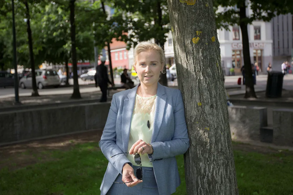 Sofie Nystrøm (39) er direktør for NTNU CCIS (Center for Cyber and Information Security). Når hun ikke jobber trives hun godt på ferie i Norge. Foto: Magnus Eidem