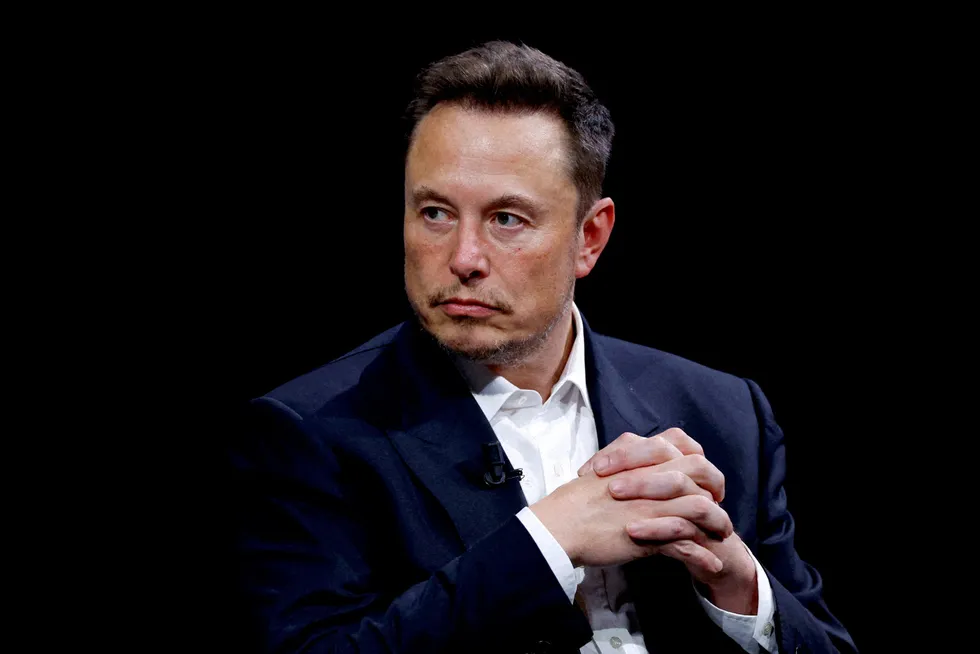 Elon Musk står bak selskapet xAI, som lanserte chatboten Grok sent i fjor.