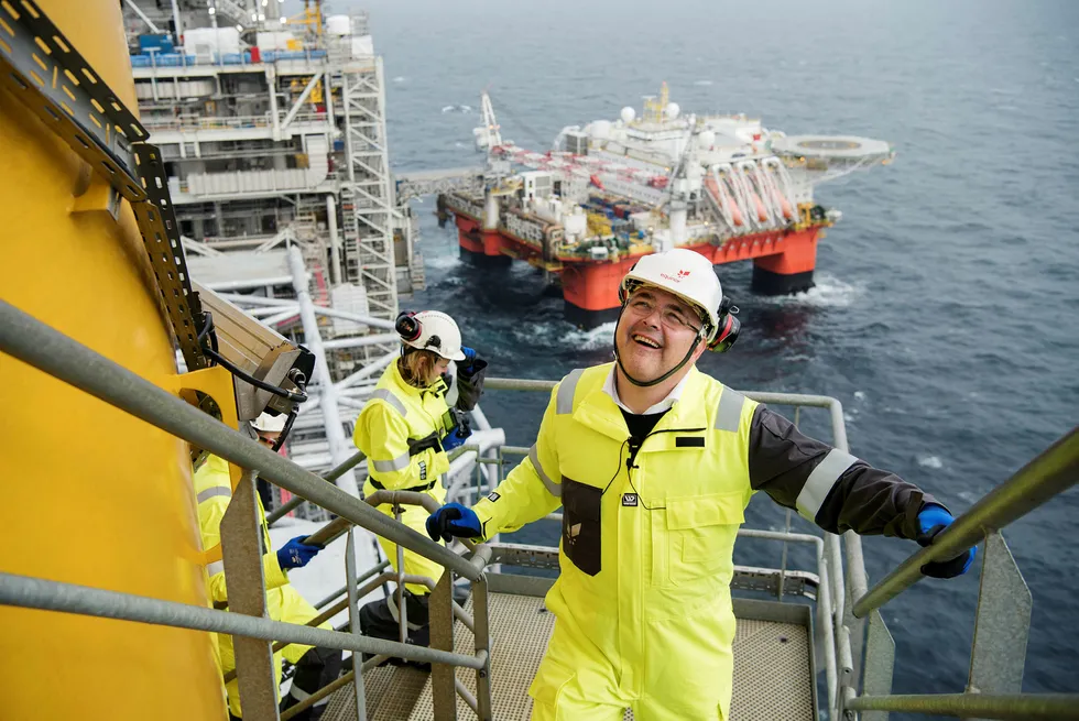 Olje- og energiminister Kjell-Børge Freiberg fikk endelig besøke en oljeplattform. Tirsdag var han på