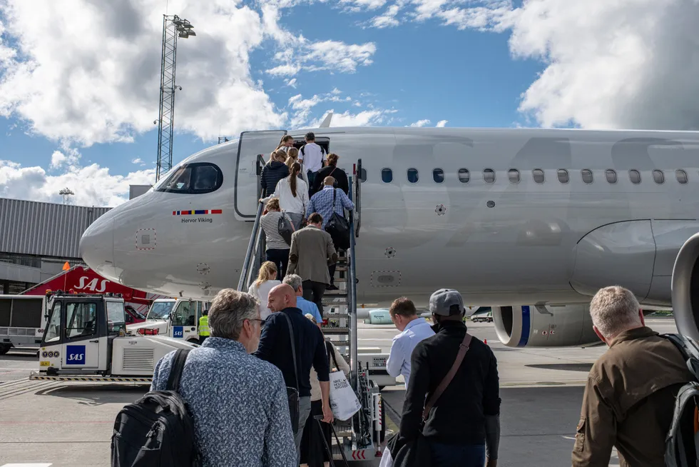 Rundt 2,5 millioner norske forbrukere, eller nærmere annenhver nordmann, er i dag Eurobonus-medlemmer, ifølge selskapet. Her er SAS-passasjerer på vei fra Oslo til Stockholm.