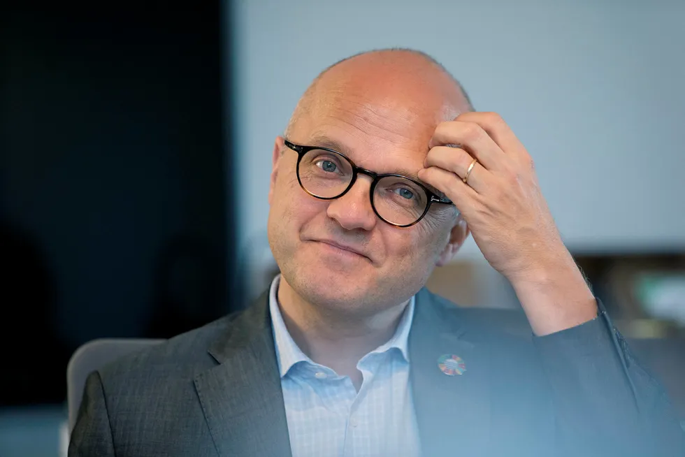 Klimaminister Vidar Helgesen (H) vil rydde opp i plastforsøplingen. Foto: Øyvind Elvsborg