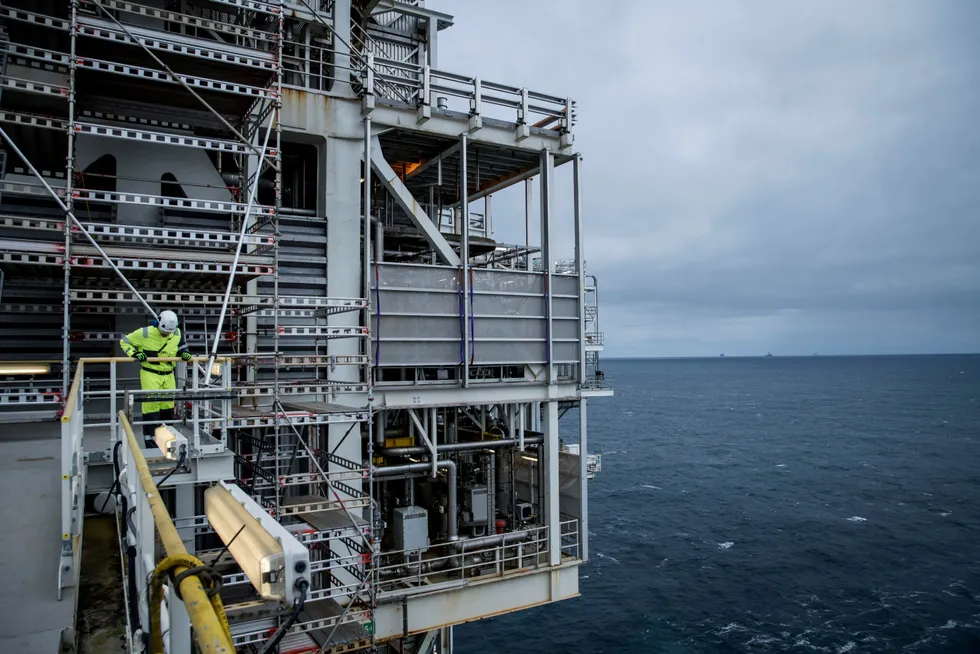 Petroleumstilsynet ber Equinor om en redegjørelse om mangler innen bemanning og kompetanse i virksomheten på norsk sokkel. Her Troll A-plattformen i Nordsjøen.