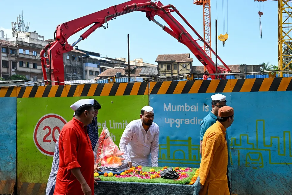 Det er høy aktivitet i den indiske økonomien. Den asiatiske utviklingsbanken venter en økonomisk vekst på 6,3 prosent i år og 6,7 prosent i 2024. Fra Mumbai, hvor Ganesh Chaturthi-festivalen startet på tirsdag.