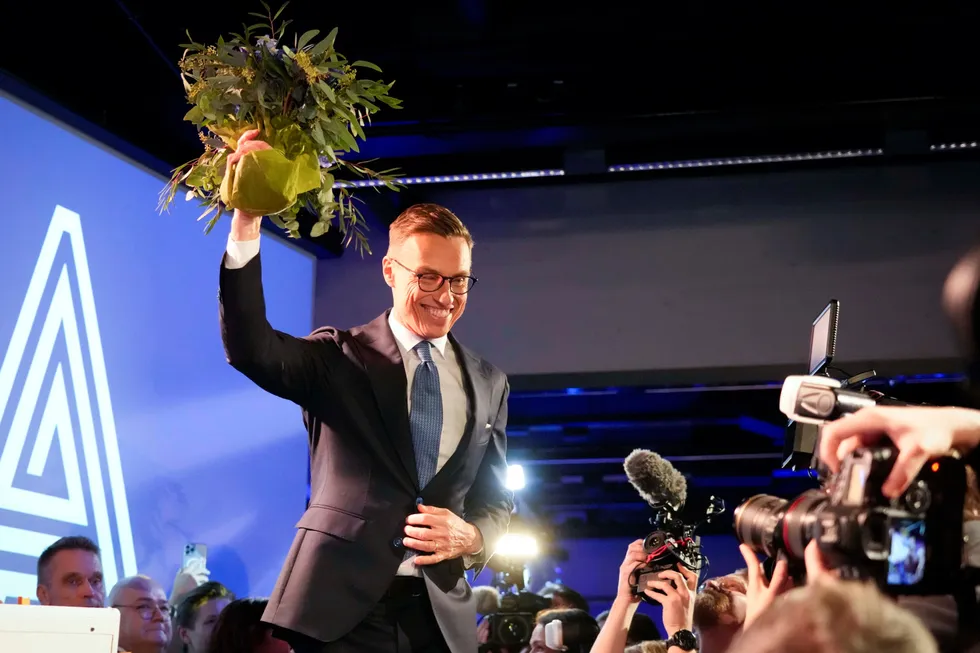 Alexander Stubb feirer etter valgseieren i Finland søndag.