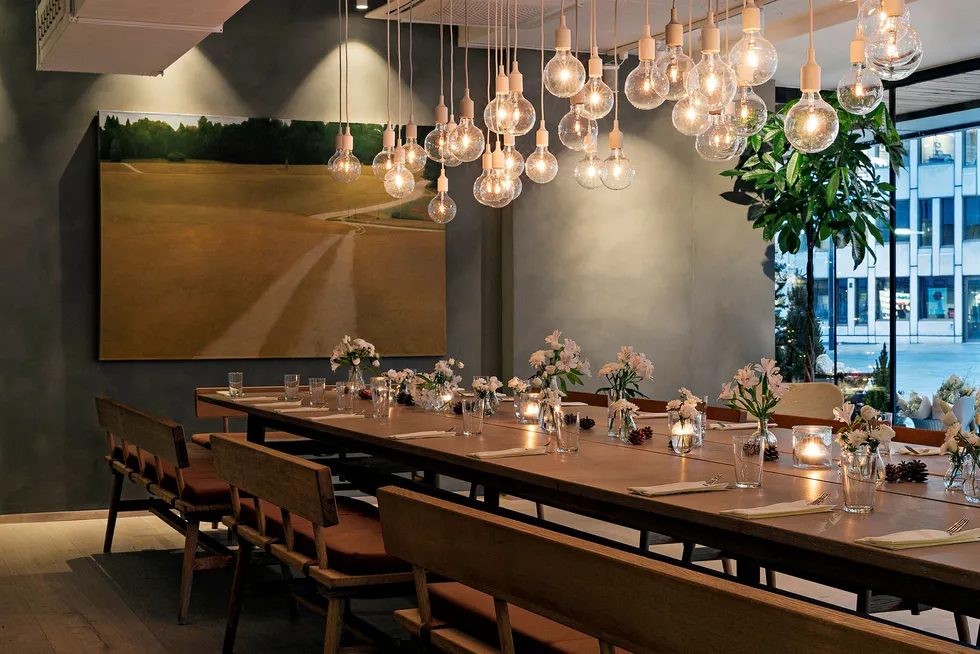 Elsk din neste. Ett Bord er Norges første rendyrkede social dining-restaurant, der alle gjestene blir plassert ved samme bord. Foto: Sune Eriksen