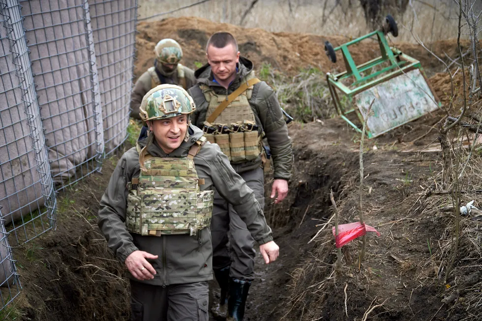 Den ukrainske presidenten Volodymyr Zelenskyj besøker den krigsherjede Donbas-regionen, øst i Ukraina.