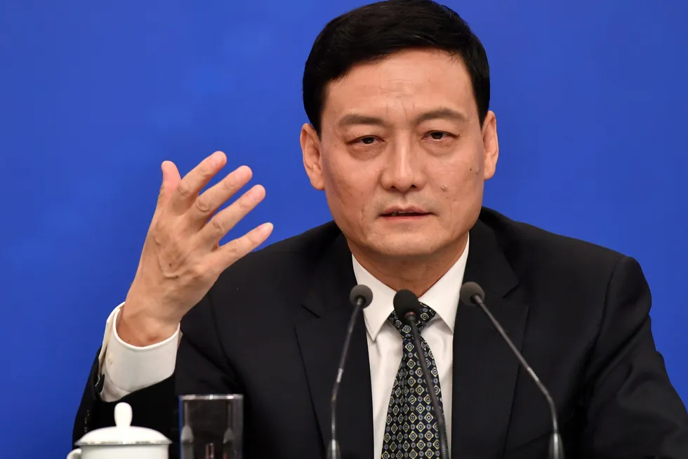 Kinas industri- og it-minister Xiao Yaqing anklages for å ha «brutt disiplinen og loven».