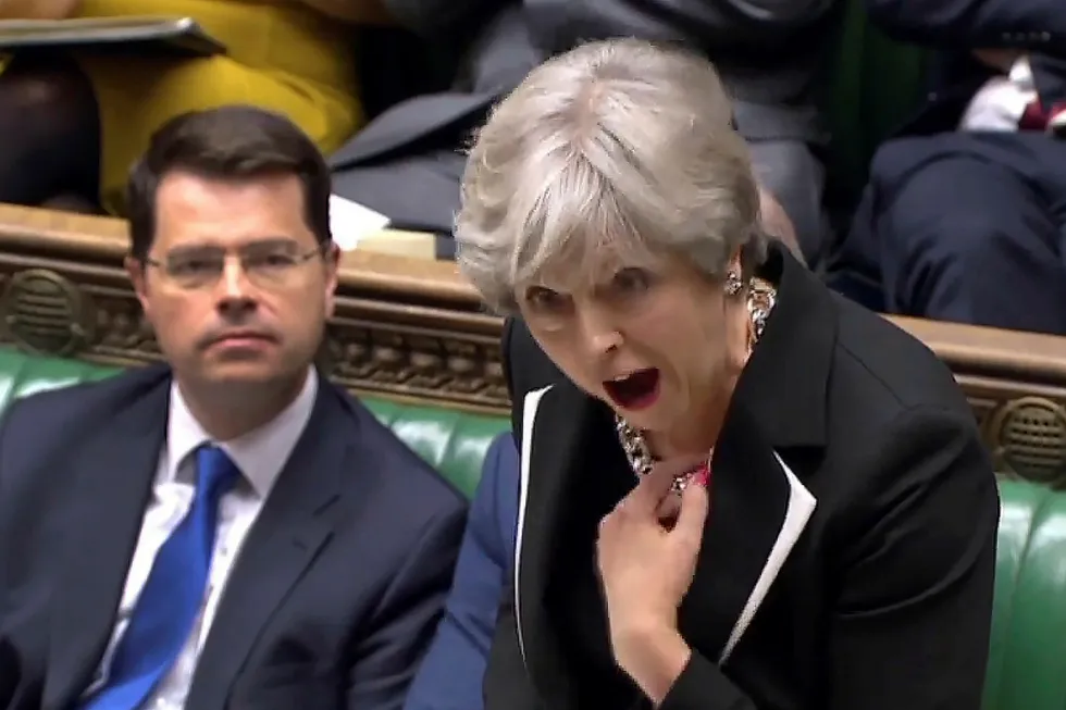Britenes statsminister Theresa May vil åpne pengesekken. Her fra den ukentlige spørretimen i Underhuset onsdag denne uken. Foto: Handout/AFP Photo/PRU/NTB scanpix