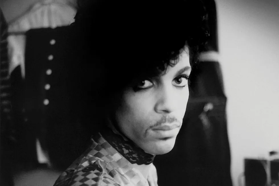 Nær geni. Man skal kanskje være forsiktig med å omtale musikere som genier, men Prince hadde i hvert fall tendenser. På en ny, historisk utgivelse hører vi ham improvisere over nye og gamle ideer ved klaveret, før utgivelsen av gjennombruddet med «Purple Rain».