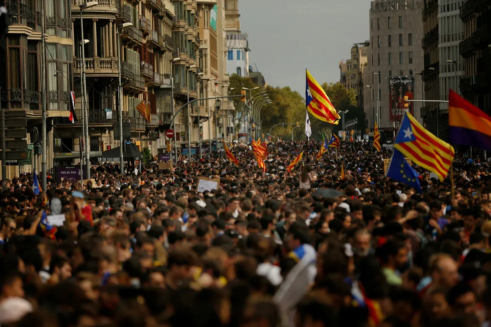 Demonstrators med Catalonias uavhengighetsflagg «estelada» tidligere denne uken Foto: AP Photo/Francisco Seco