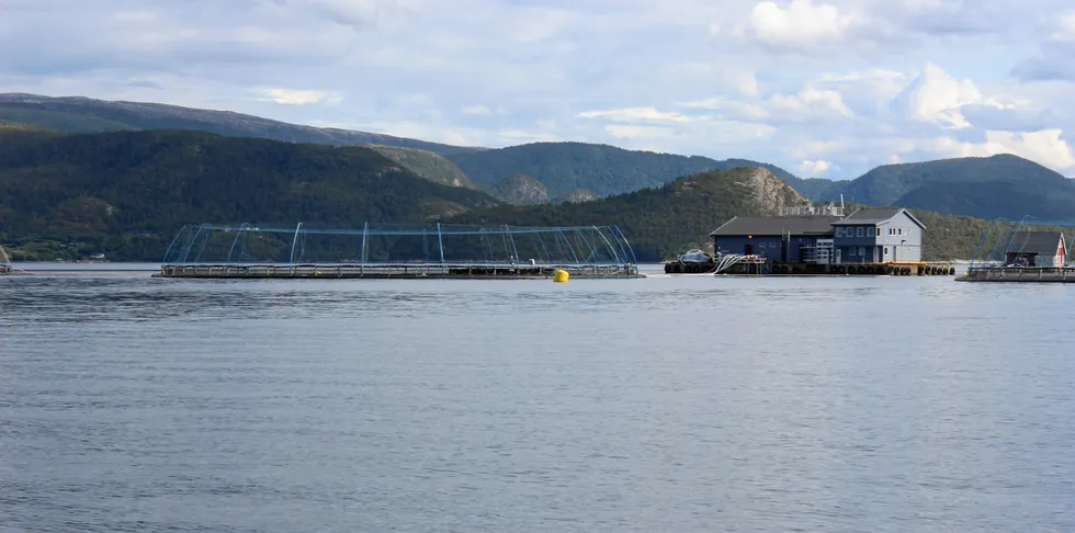 Arkivfoto av Lerøy Midts lokalitet Fugløya i Heim kommune, Trøndelag.