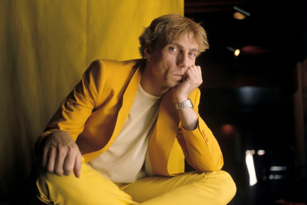 Jahn Teigen var en popstjerne og moromann med en dyp melankolsk kjerne. Her i gul dress i 1983.