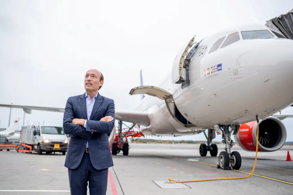 SAS-sjef siden i fjor sommer, nederlandske Anko van der Werff, har satt en frist i forhandlinger med pilotene. I mellomtiden er selskapet godt i gang med å etablere to nye flyselskaper. Her fra Gardermoen i fjor høst.