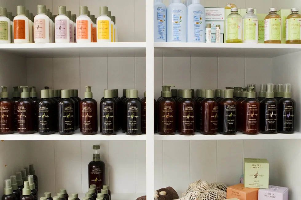 Frisører har de mest fornøyde kundene, ifølge ny undersøkelse. Bildet viser hårprodukter i en frisørsalong.