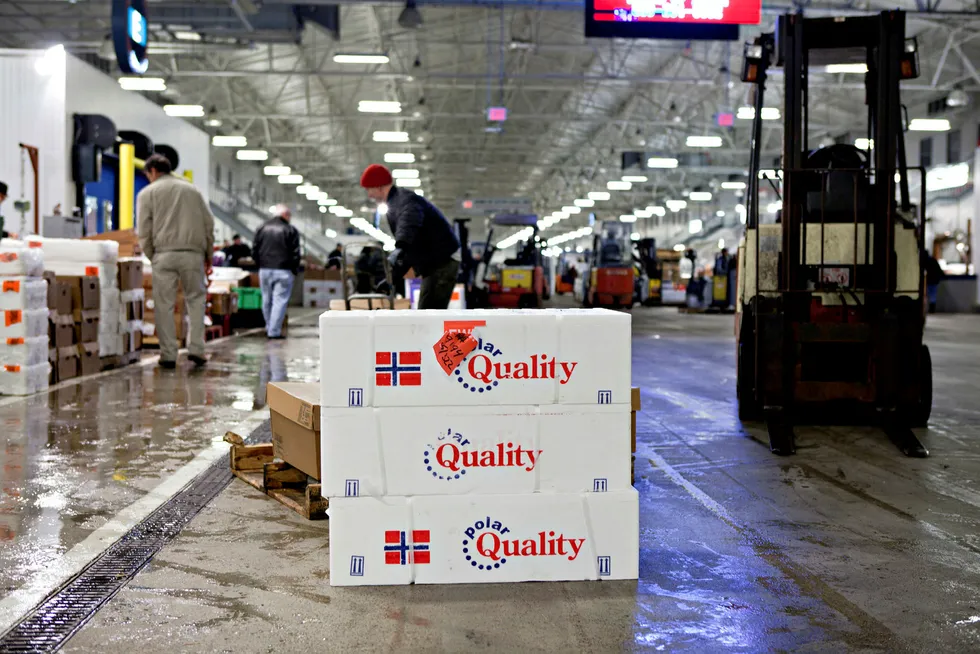 Volumet av norsk sjømateksport falt med 8 prosent i november. Likevel økte eksportverdien økte med 11 prosent. Her fra New Fulton Fish Market i Bronx.
