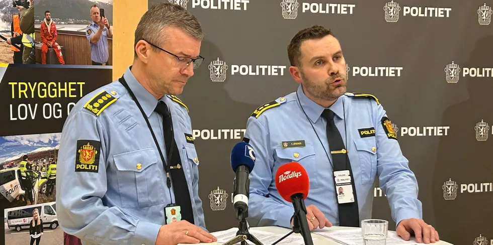 Enhetsleder Ståle Luther og politiadvokat Ronny Jørgensen redegjorde for storaksjonen mot fiskerinæringen på en pressekonferanse tirsdag kveld.