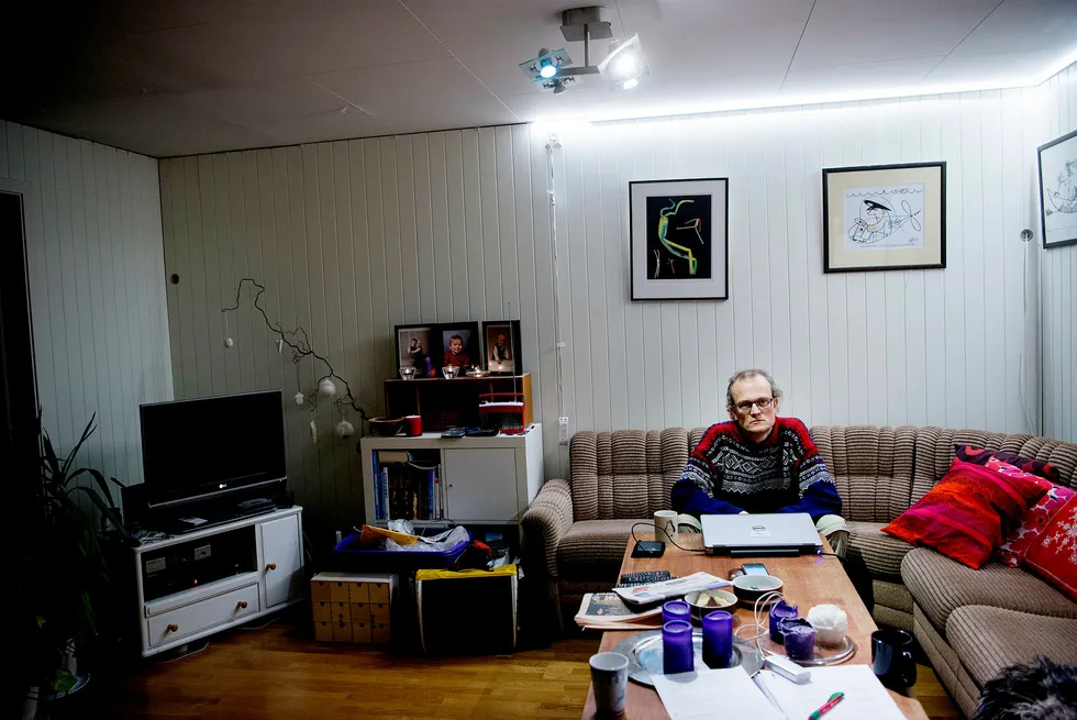Gründerliv. Sturle Melvær Sunde driver sin bitcoin-virksomhet fra sofakroken hjemme i Florø. – Jeg burde vel fått meg et kontor.