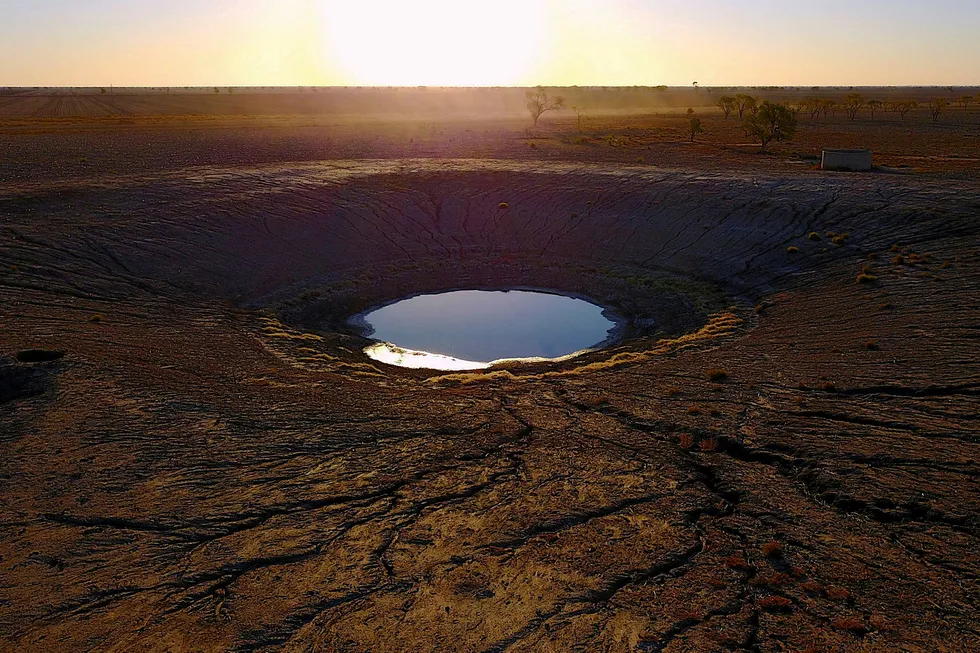 Hvis utviklingen fortsetter som nå kan jordkloden komme til et vendepunkt med katastrofale konsekvenser, advarer forskere i en ny studie. Bildet viser en nesten uttørret dam i New South Wales i Australia.