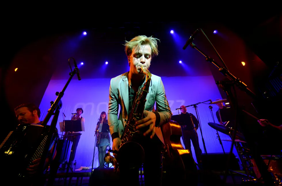 Spilleglede. Saksofonist Marius Neset spiller med en energi som smittet over på hele Trondheim Jazzorkester under Molde Jazzfestival i 2012. Foto: Vidar Ruud/NTB scanpix
