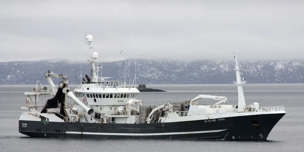 RINGNOT: Ringnotskipper Arnt Inge Nygård på Nybo, mener det er feigt av mottak å nekte å ta imot makrell fra dorgefiskerne. Arkivfoto