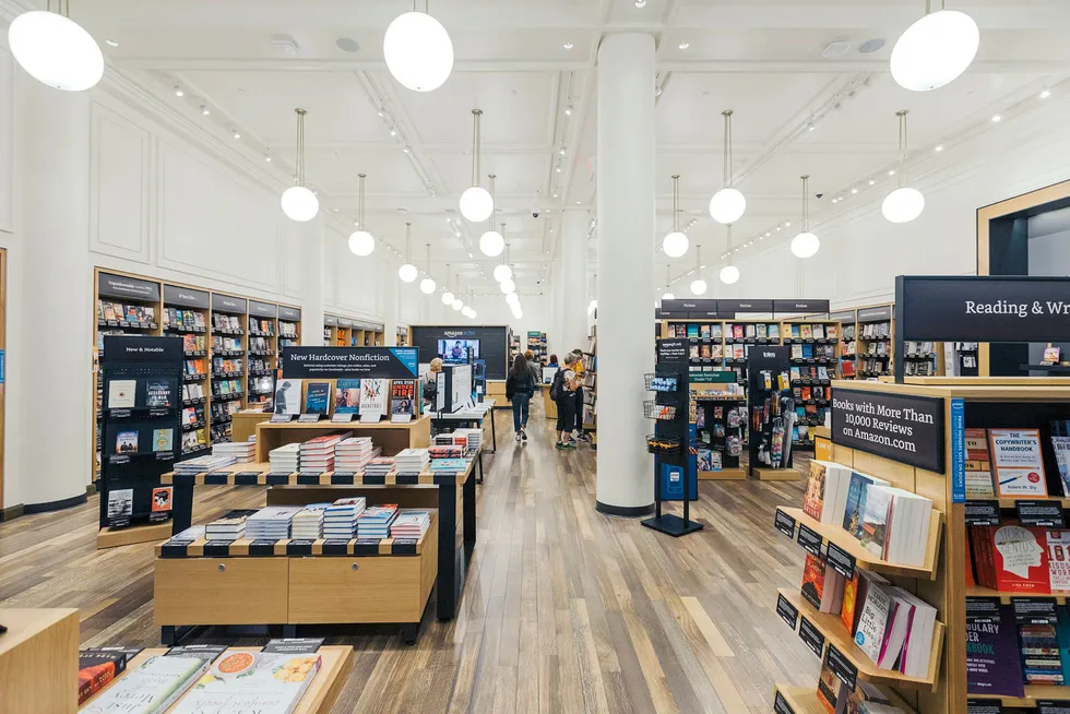 Nettbutikken Amazon.com har åpnet butikker i USA, her fra Midtown på Manhattan på 34. gate nær 5th Avenue.