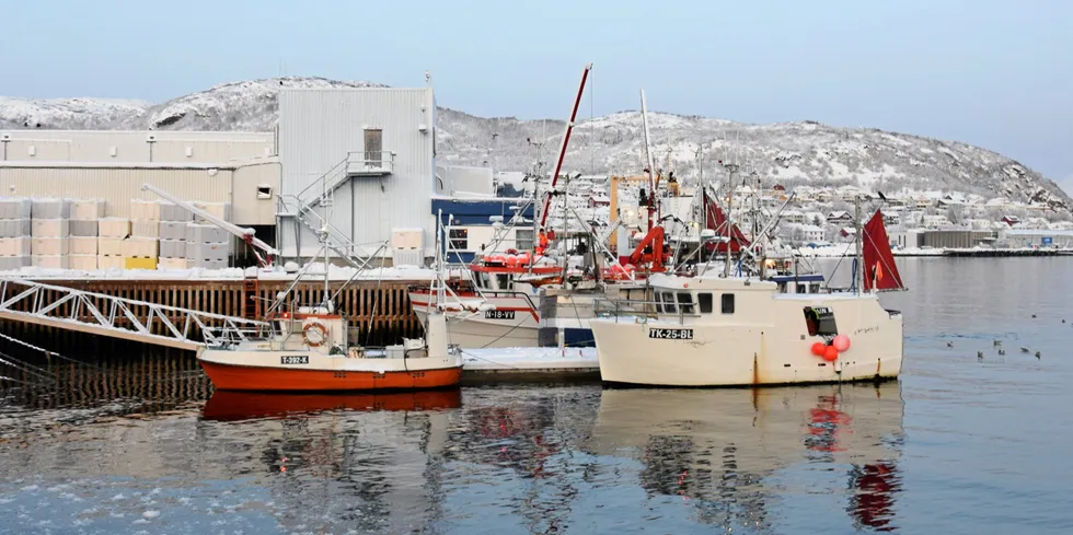 UTSLIPPSKUTT: Det må utvikles en insentiv ordning som favoriserer fartøy som kutter utslipp. Bildet viser fiskemottaket på Skjervøy.