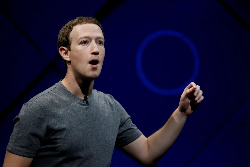Facebook-sjef Mark Zuckerberg er i hardt vær for tiden og presses fra flere kanter. Foto: Stephen Lam/Reuters/NTB Scanpix