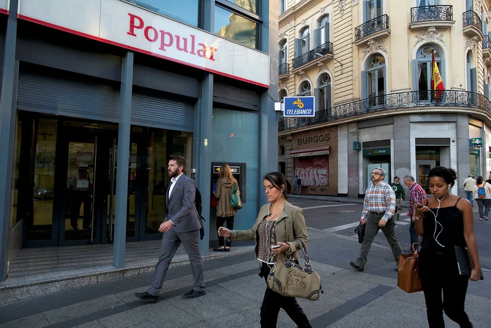 Solen skinner igjen over Spanias økonomi. Da må man si at det er ganske spektakulært at Spanias sjette største bank, Banco Popular, nettopp måtte gi opp. Foto: Pablo Blazquez Dominguez/Getty Images