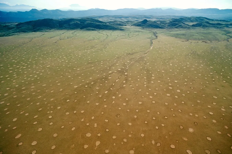 These fairy circles in Namibia may indicate a hydrogen deposit.