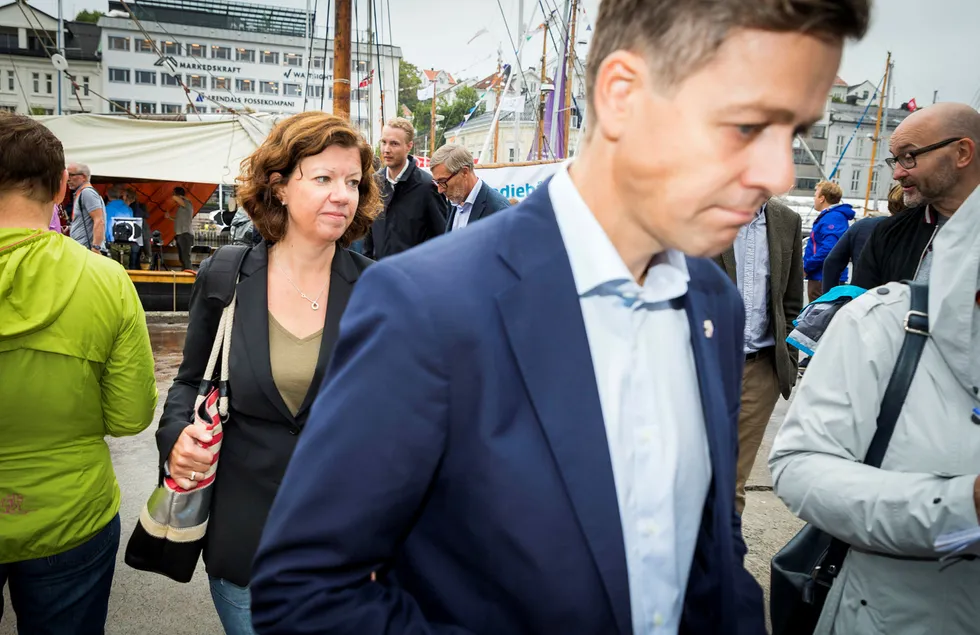 Kommunikasjonssjef Mona Høvset i KrF bekrefter nå at partiet har fått flere utmeldinger enn innmeldinger siden veivalget som ble tatt fredag. Her under Arendalsuka med partileder Knut Arild Hareide.