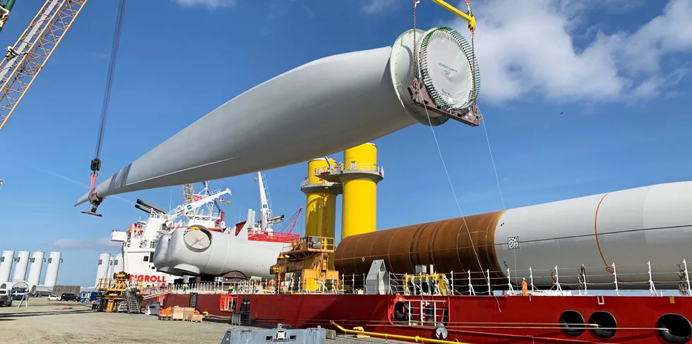 Siemens Gamesa Blades arrive for the CVOW pilot project off Virginia.