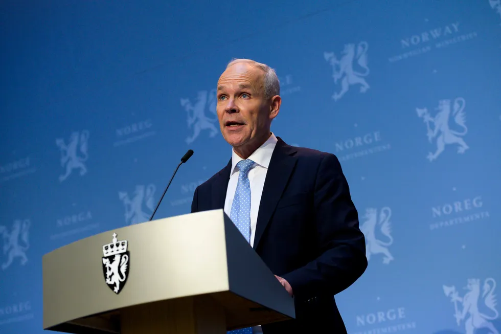 Finansminister Jan Tore Sanner setter av 40 milliarder kroner til midlertidige koronatiltak i 2021.