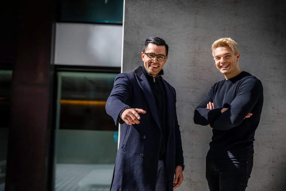 I defi-universet Shawn Munir (til venstre) og Hamza Nebolsi har investert i, gjennomføres millioner av mikrotransaksjoner. Alt må det beregnes skatt av.