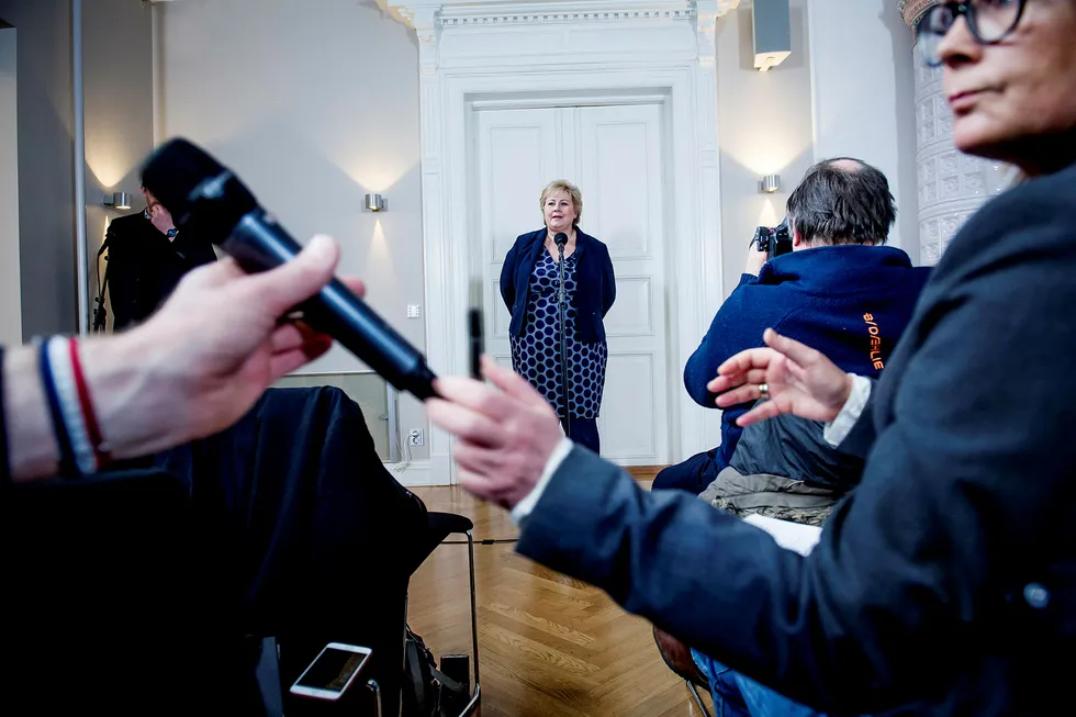 Statsminister Erna Solberg uttaler seg om stortingspresident Olemic Thommessens avgang under en pressekonferanse i statsministerboligen i Parkveien. Foto: Gorm K. Gaare