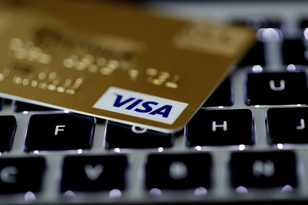 Både Visa-kortet og MasterCard-kortet ble belastet for høye beløp på de tilsammen 20 transaksjonene. Foto: Philippe Wojazer/Reuters/NTB scanpix