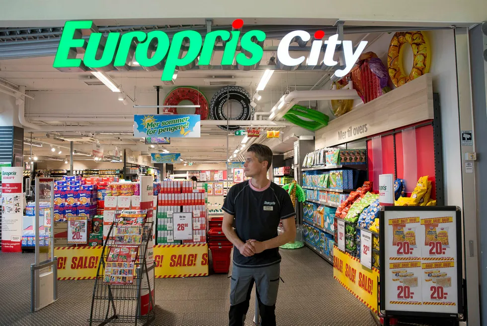 Butikksjef på Europris city på Gunerius Rune André Vålbekk kan fortelle at kundestrømmen har vært god så langt i sommer.