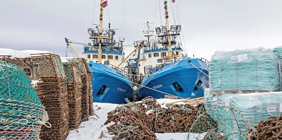 Norge og Russland er henholdsvis verdens 9. og 5. største fiskerinasjoner i volum (uten oppdrett). Disse to landene forvalter sammen de svært rike fiskebestandene i Barentshavet.