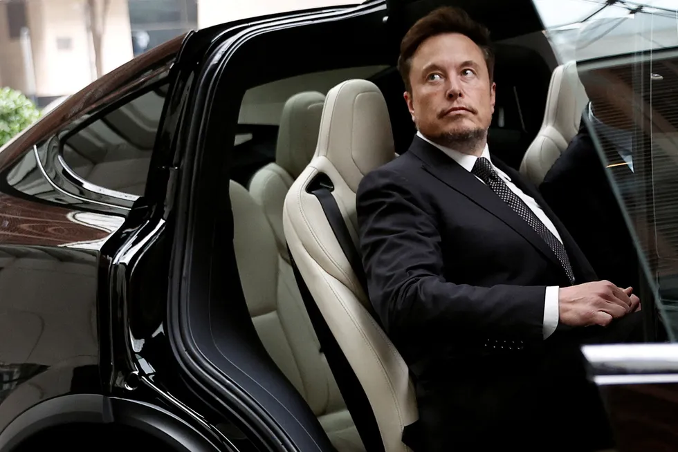 Tesla-sjef Elon Musk har gjort det klart at han er motstander av fagforeninger, og i Sverige har Tesla-ansatte streiket siden oktober fordi selskapet nekter å inngå tariffavtale.