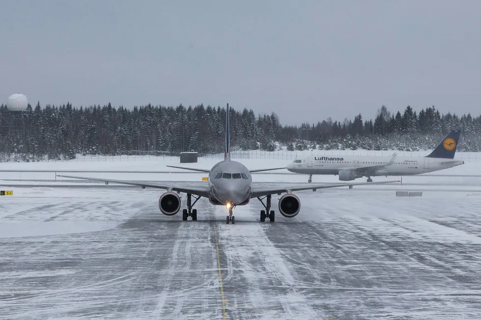 Illustrasjonsbilde. Vinterværet onsdag kan føre til noen forsinkelser i flytrafikken til og fra Oslo lufthavn. Foto: Berit Roald / NTB scanpix