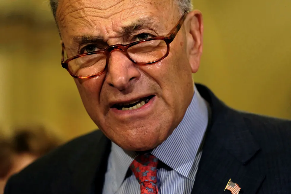 Demokratenes leder i Senatet, Chuck Schumer er ikke akkurat imponert over president Donald Trumps helomvendning. Foto: James Lawler Duggan/Reuters/NTB Scanpix